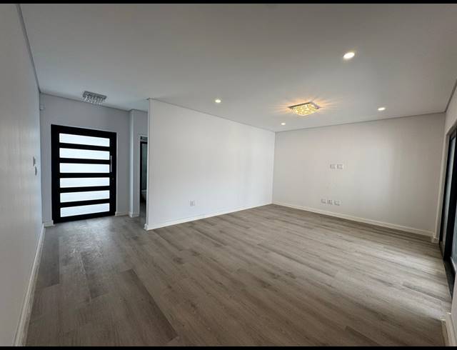 4 BEDROOM HOUSE FOR SALE IN SANDOWN